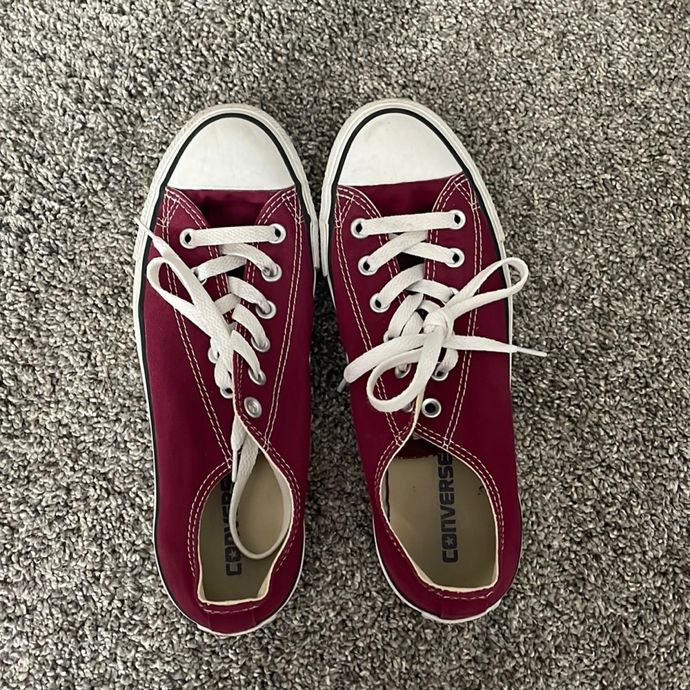 Maroon converse size 7 M, 9W